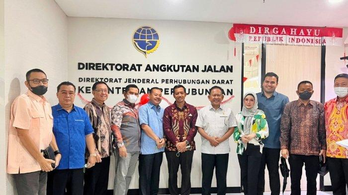 Pansus 4 DPRD Provinsi Jambi saat konsultasi terkait dengan Ranperda Penyelenggaraan Batu Bara.