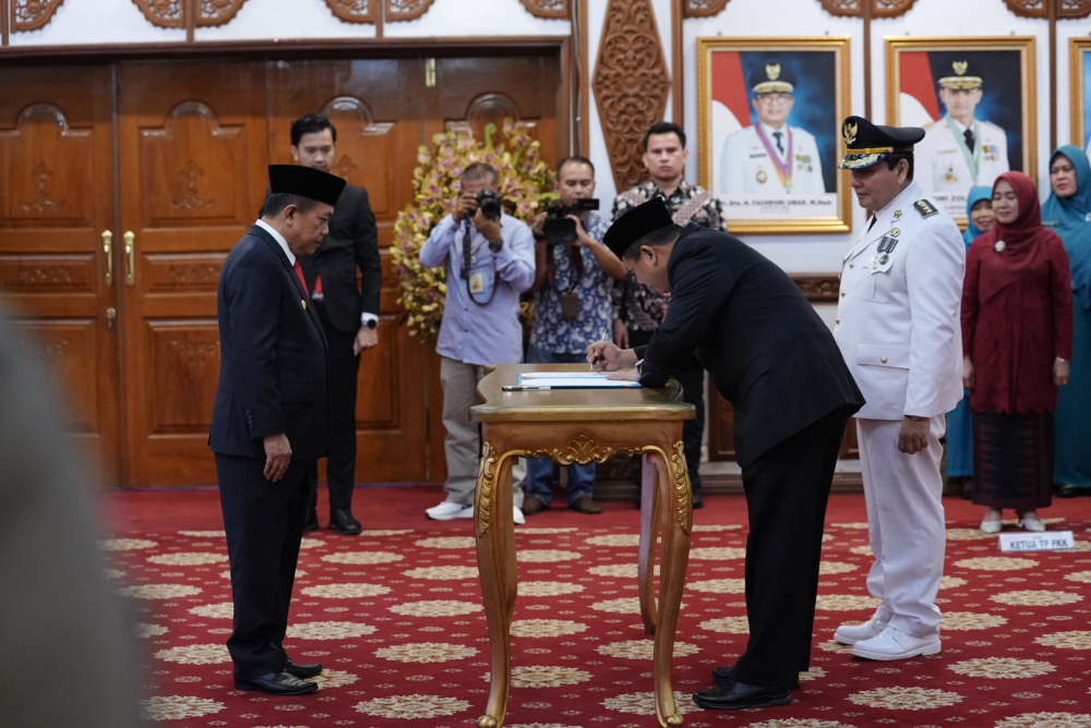 Gubernur Jambi Dr. H. Al Haris, S.Sos, MH melantik 3 Penjabat (Pj) Bupati 