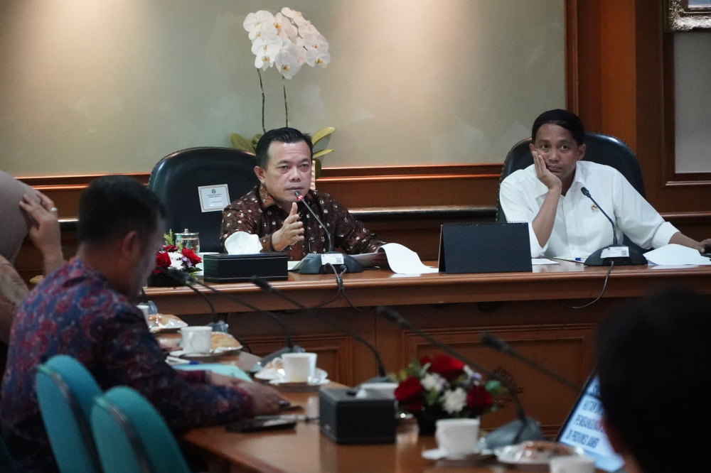 Gubernur Jambi Al Haris bersama Menteri Kehutanan Raja Juli Antoni. Foto dok Kominfo Provinsi Jambi